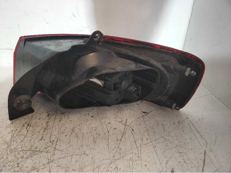 Recambio de piloto trasero izquierdo para fiat croma (194) 1.9 8v jtd cat (939a1000 / 192a8000) referencia OEM IAM 27490102  