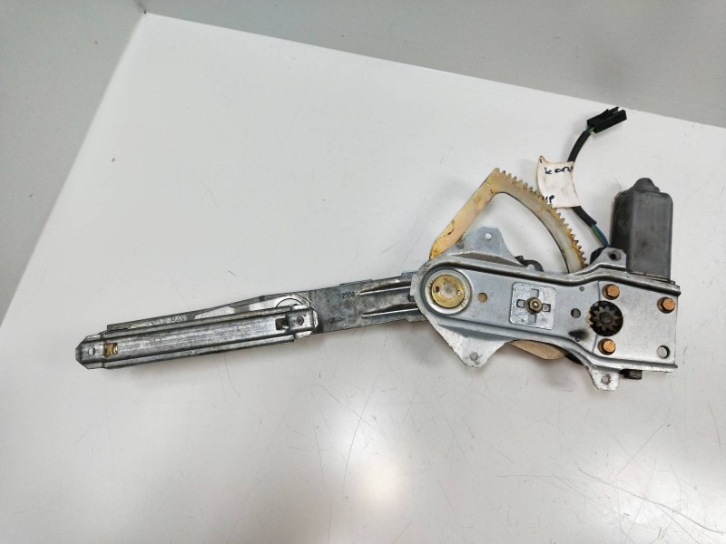 Recambio de elevalunas trasero derecho para ford scorpio referencia OEM IAM 680186404000  4P Recambio de elevalunas trasero derecho para ford scorpio referencia OEM IAM 680186404000  4P