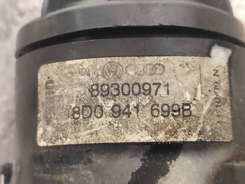 Recambio de faro antiniebla derecho para audi a4 berlina (b5) 2.5 tdi quattro referencia OEM IAM 89300971 8D0941699B VALEO