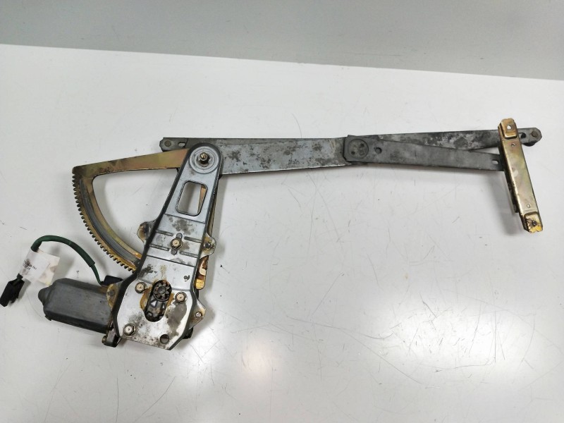 Recambio de elevalunas delantero izquierdo para ford sierra turnier 2.0 cat referencia OEM IAM 83BB14A389AD 680167882000 3P