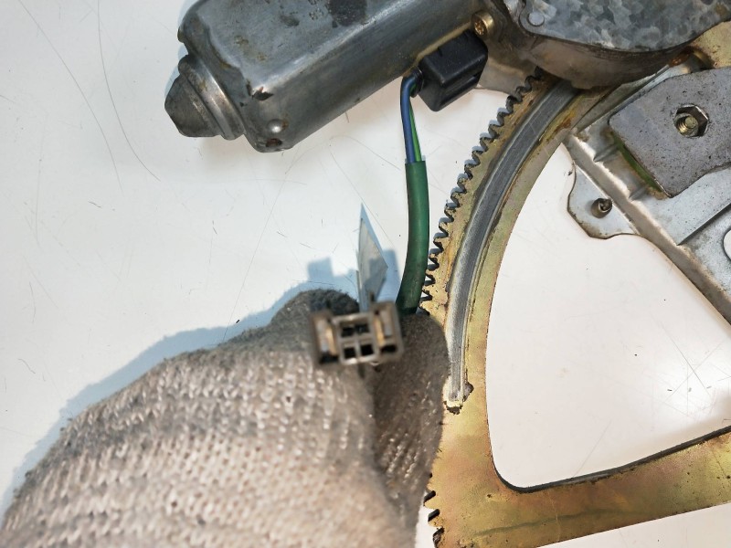 Recambio de elevalunas delantero izquierdo para ford sierra turnier 2.0 cat referencia OEM IAM 83BB14A389AD 680167882000 3P