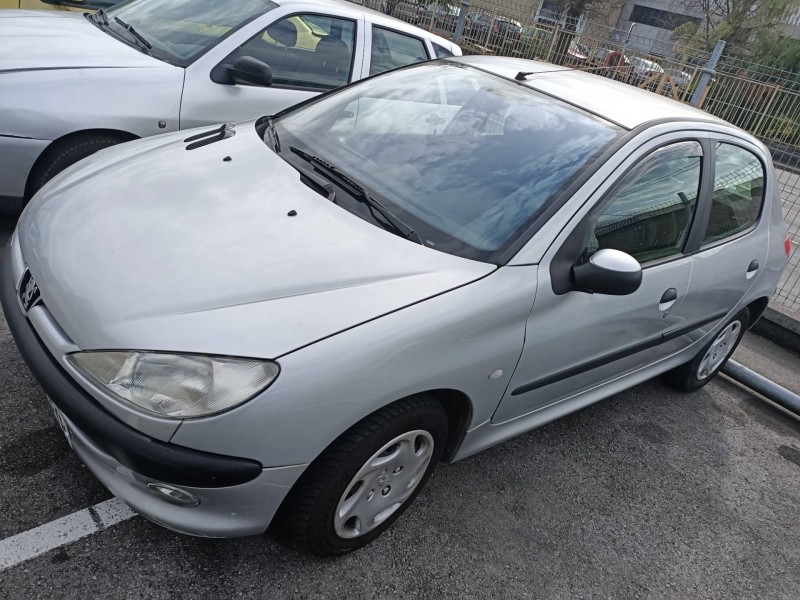 peugeot 206 berlina del año 2002