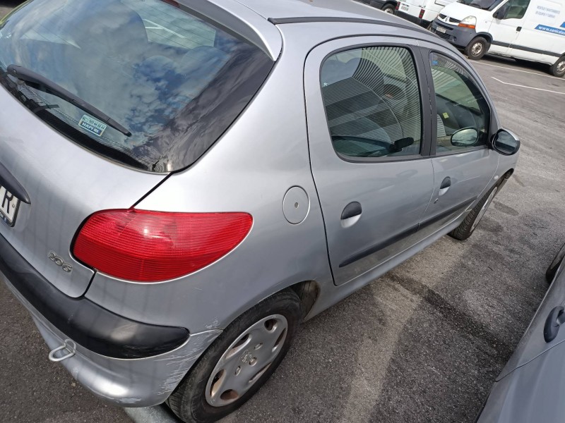 peugeot 206 berlina del año 2002