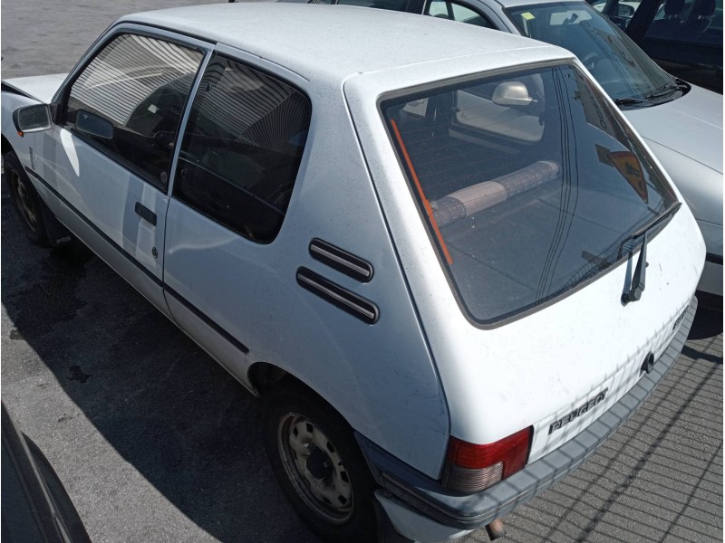 peugeot 205 berlina del año 1996