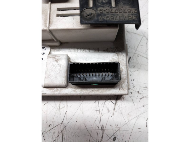 Recambio de pantalla multifuncion para nissan primastar (x..) kasten l1h1 2.7t referencia OEM IAM 820058488 281168891 