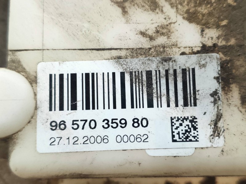 Recambio de bomba combustible para peugeot 207 urban referencia OEM IAM 9657035980  SIEMENS