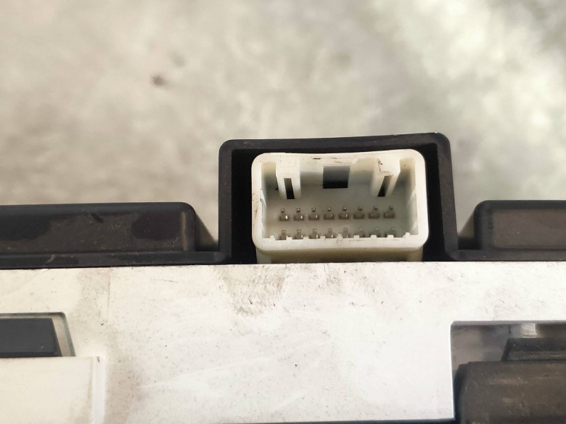 Recambio de cuadro instrumentos para toyota corolla (e12) 2.0 d-4d linea luna berlina referencia OEM IAM 8380002760  