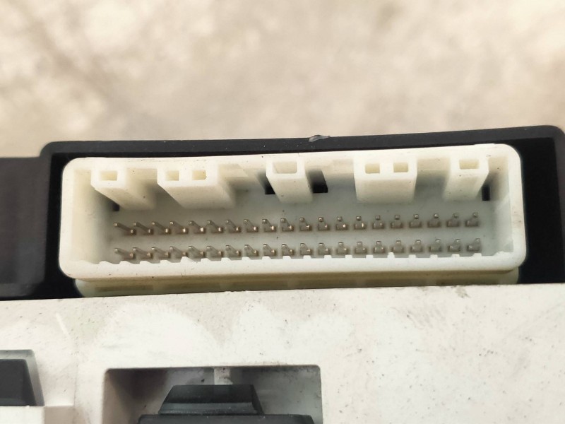 Recambio de cuadro instrumentos para toyota corolla (e12) 2.0 d-4d linea luna berlina referencia OEM IAM 8380002760  