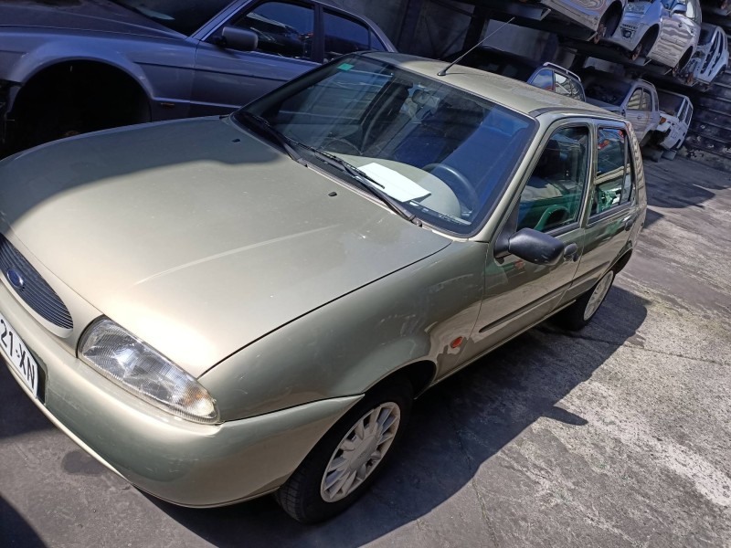 ford fiesta berlina del año 1999