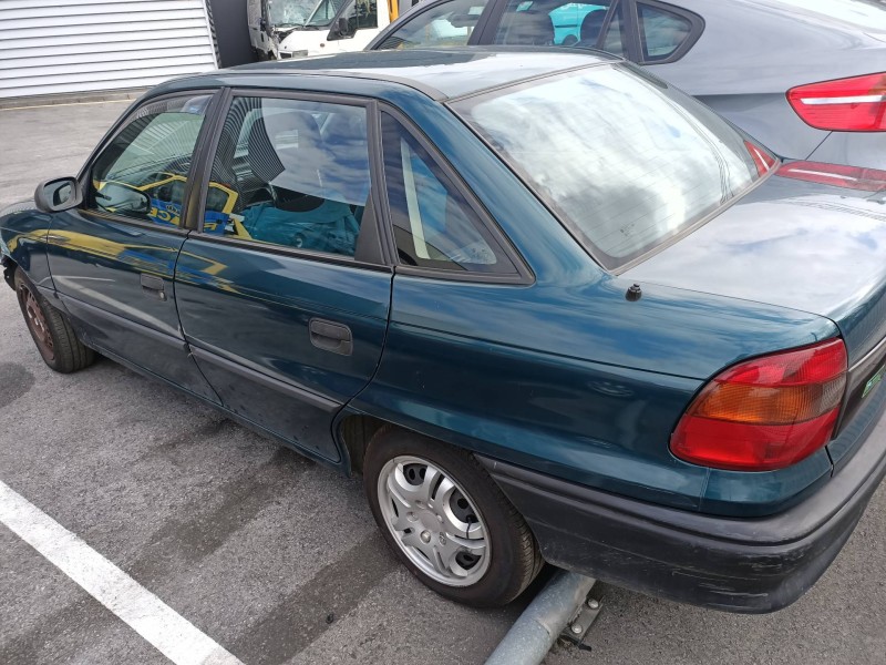 opel astra f berlina del año 1997