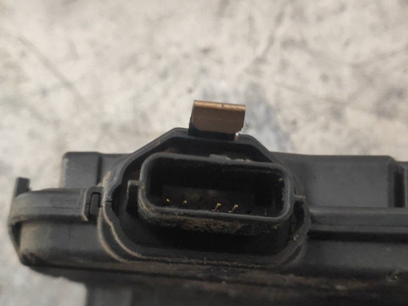 Recambio de motor cierre centralizado delantero derecho para renault clio iv limited referencia OEM IAM 805024563R 5P 