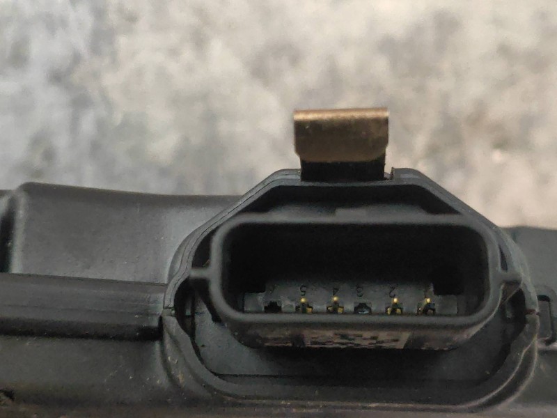 Recambio de motor cierre centralizado delantero izquierdo para renault clio iv limited referencia OEM IAM 805033000R 5P 