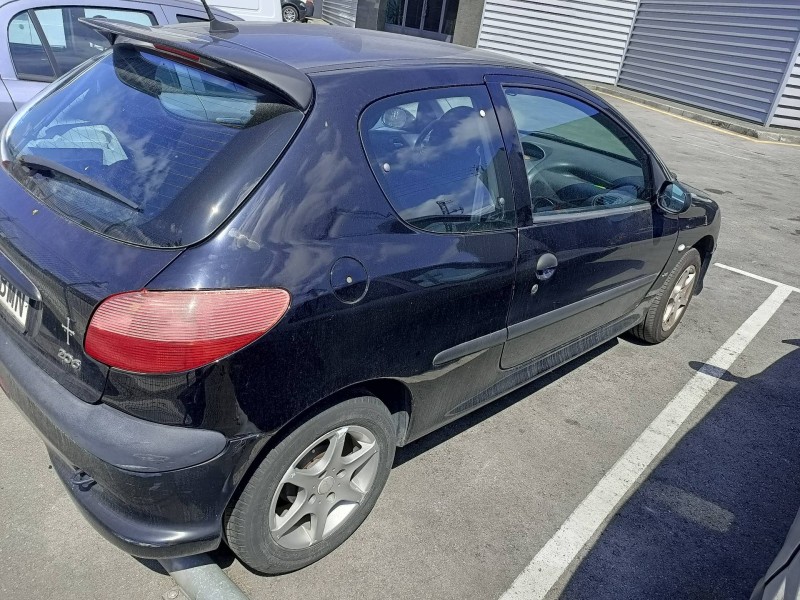 peugeot 206 berlina del año 2001
