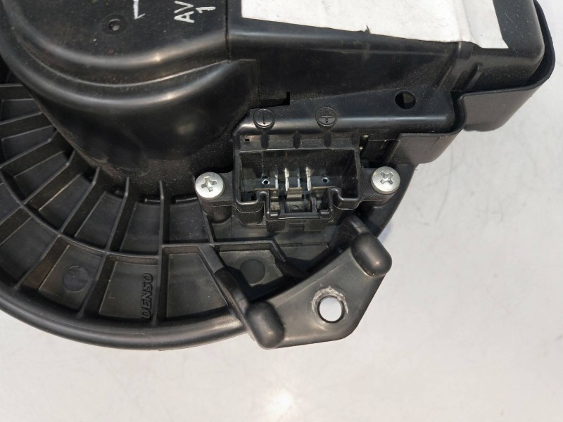 Recambio de motor calefaccion para toyota auris 1.6 16v cat referencia OEM IAM AV2727008103  