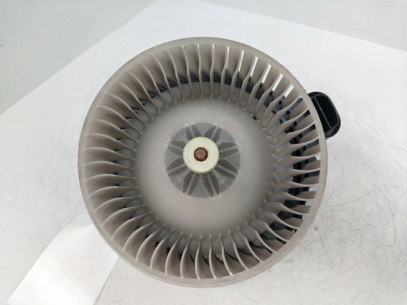 Recambio de motor calefaccion para toyota auris 1.6 16v cat referencia OEM IAM AV2727008103  