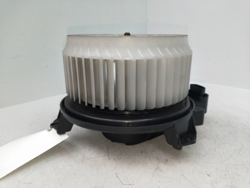 Recambio de motor calefaccion para toyota auris 1.6 16v cat referencia OEM IAM AV2727008103  