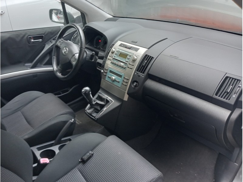 toyota corolla verso (r1) del año 2006