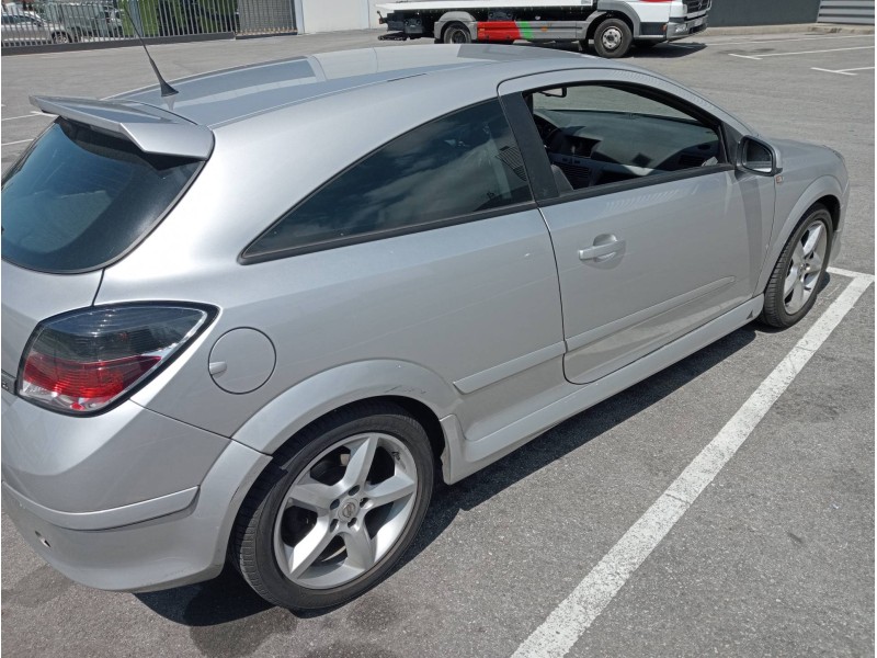 opel astra gtc del año 2005