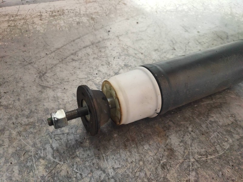 Recambio de amortiguador trasero derecho para renault clio iv limited referencia OEM IAM 562109815R  