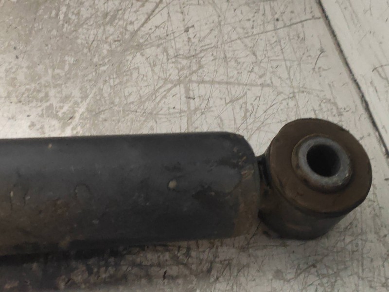 Recambio de amortiguador trasero derecho para renault clio iv limited referencia OEM IAM 562109815R  