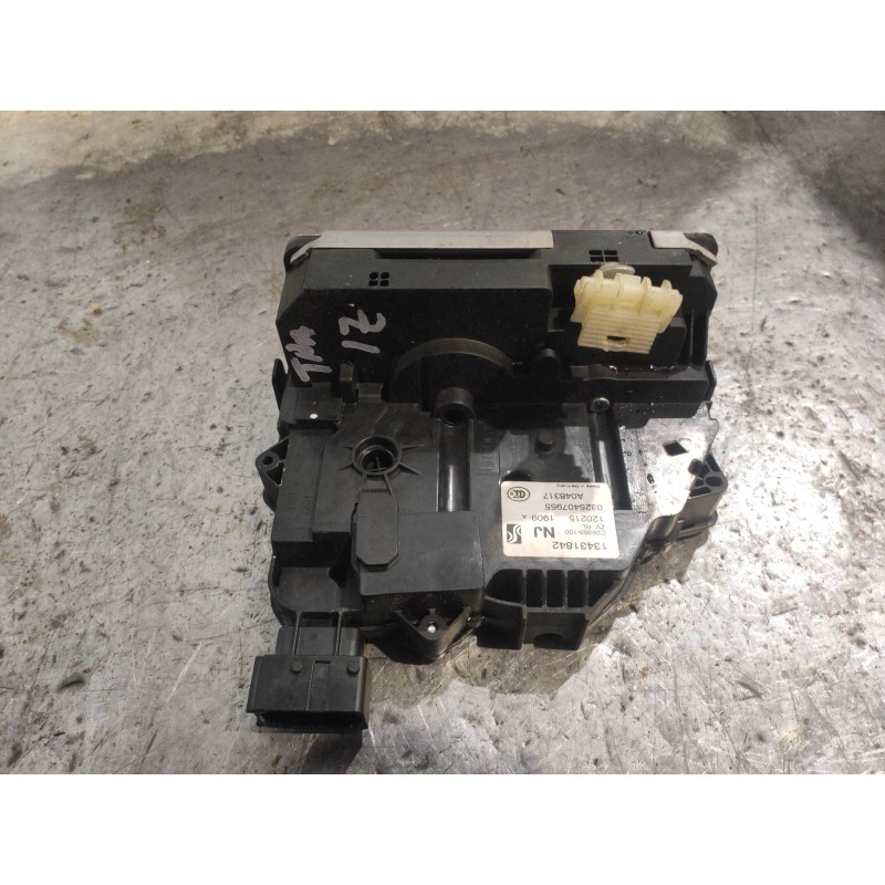 Recambio de motor cierre centralizado trasero izquierdo para opel corsa e color edition ecoflex referencia OEM IAM 13431842  