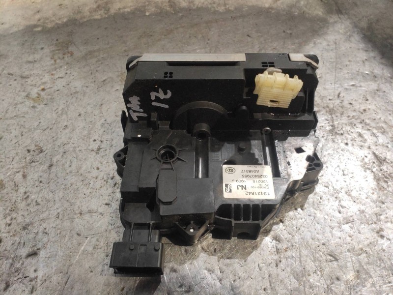 Recambio de motor cierre centralizado trasero izquierdo para opel corsa e color edition ecoflex referencia OEM IAM 13431842  