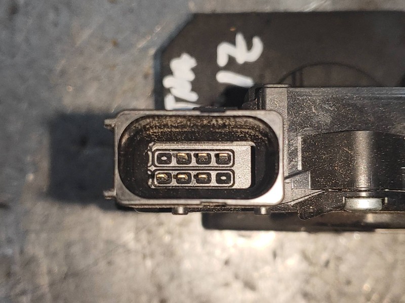 Recambio de motor cierre centralizado trasero izquierdo para opel corsa e color edition ecoflex referencia OEM IAM 13431842  