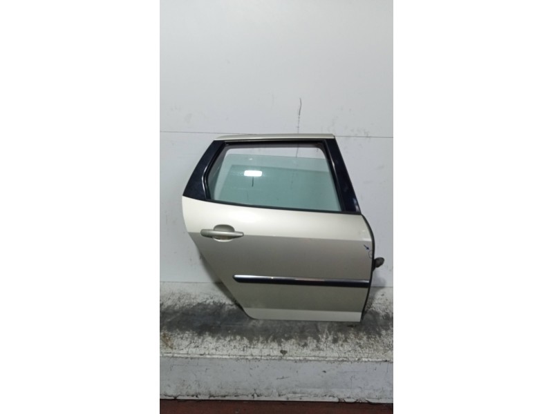 Recambio de puerta trasera derecha para peugeot 407 sw st confort referencia OEM IAM   5P