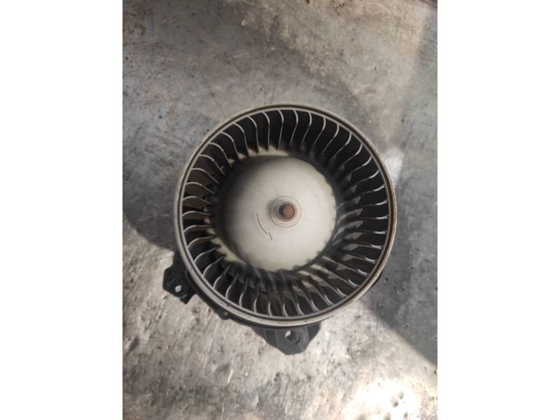 Recambio de motor calefaccion para opel corsa e color edition ecoflex referencia OEM IAM 13335075  