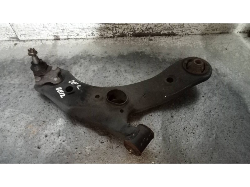 Recambio de brazo suspension inferior delantero derecho para toyota auris touring sports (e18) 1.8 16v cat (híbrido) referencia 