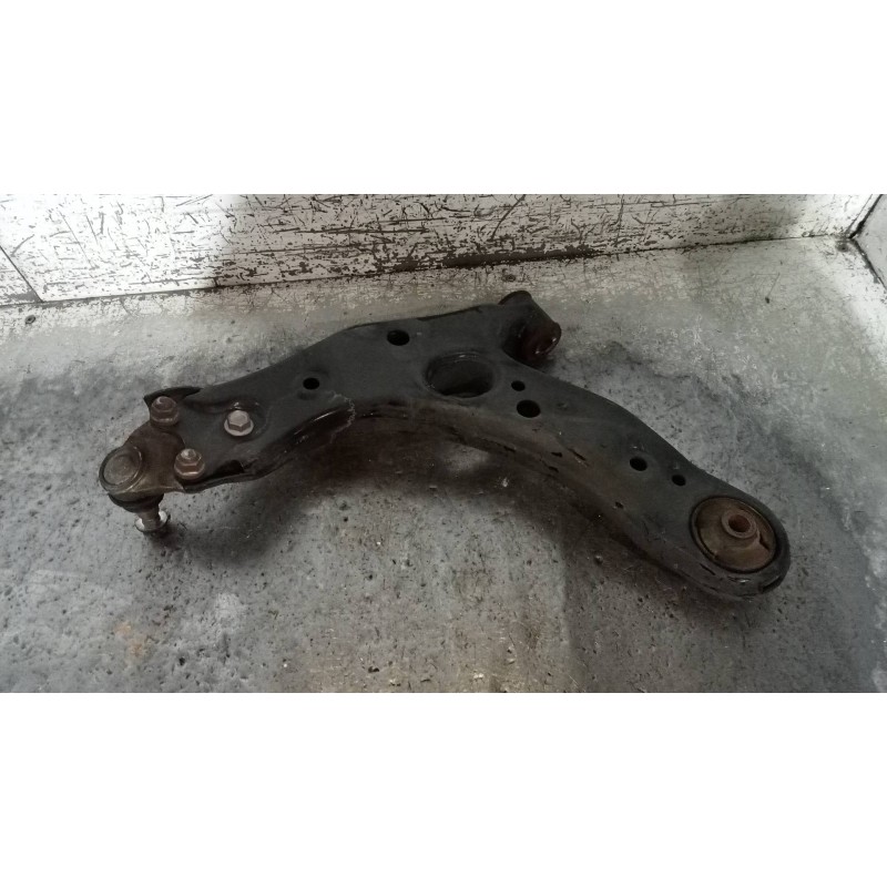 Recambio de brazo suspension inferior delantero derecho para toyota auris touring sports (e18) 1.8 16v cat (híbrido) referencia 