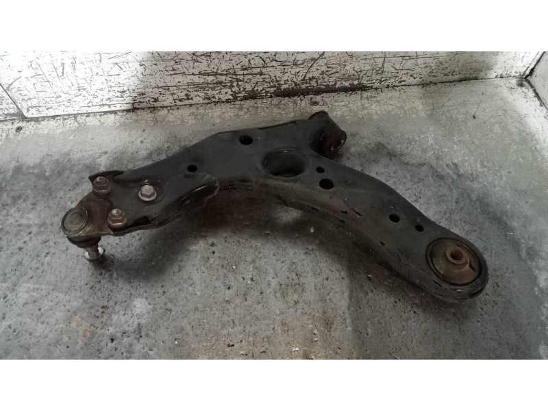 Recambio de brazo suspension inferior delantero derecho para toyota auris touring sports (e18) 1.8 16v cat (híbrido) referencia 