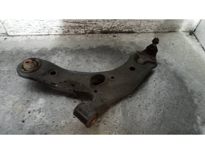 Recambio de brazo suspension inferior delantero izquierdo para toyota auris touring sports (e18) 1.8 16v cat (híbrido) referenci