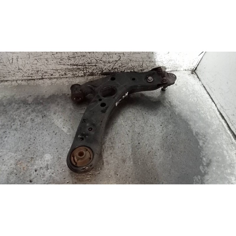 Recambio de brazo suspension inferior delantero izquierdo para toyota auris touring sports (e18) 1.8 16v cat (híbrido) referenci