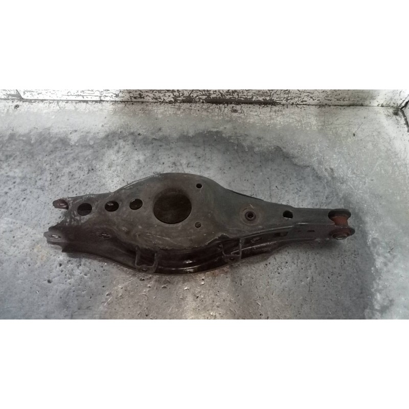 Recambio de brazo suspension inferior trasero izquierdo para toyota auris touring sports (e18) 1.8 16v cat (híbrido) referencia 