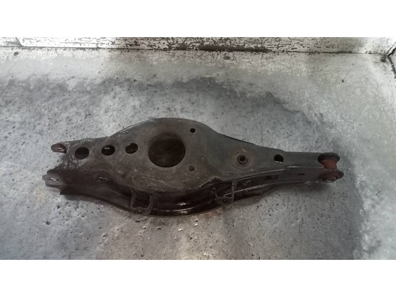 Recambio de brazo suspension inferior trasero izquierdo para toyota auris touring sports (e18) 1.8 16v cat (híbrido) referencia 