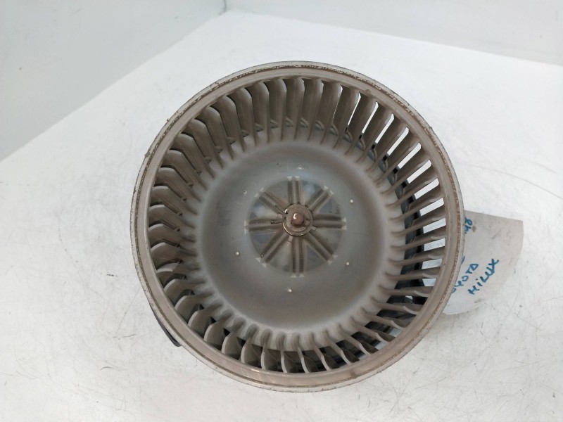 Recambio de motor calefaccion para toyota hilux 2.4 referencia OEM IAM 194000084111C16  