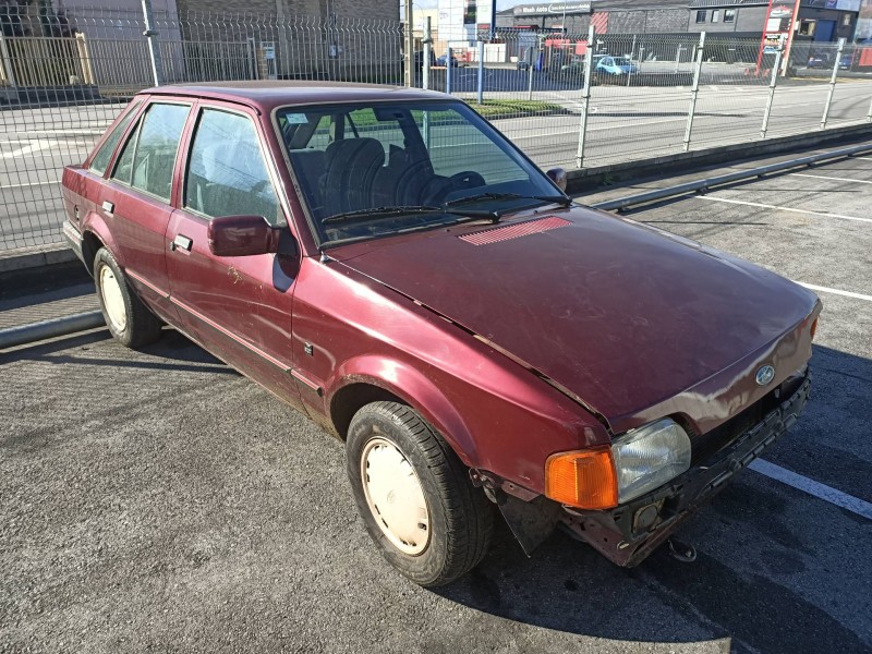 ford escort berlina del año 1990