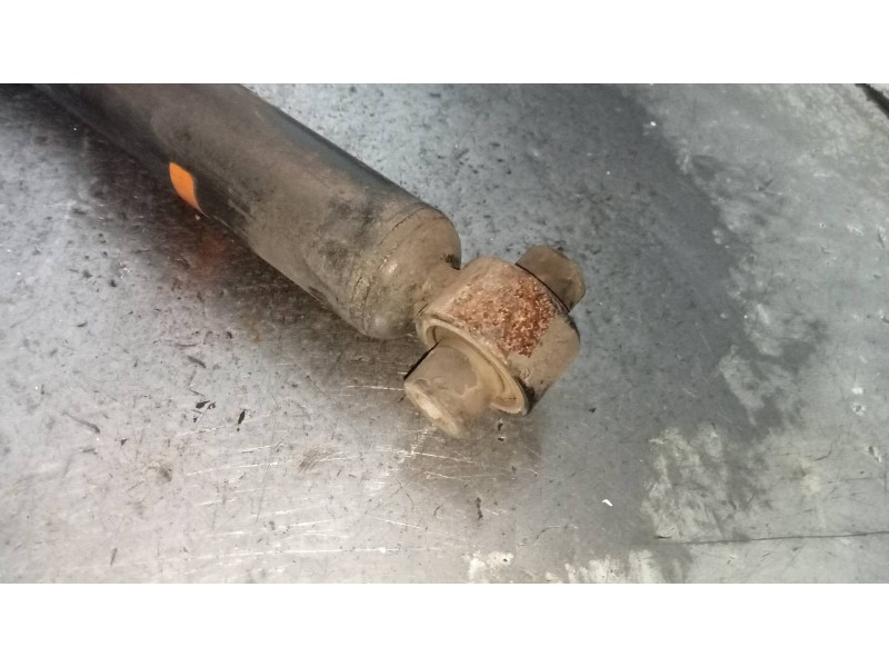 Recambio de amortiguador trasero izquierdo para toyota auris touring sports (e18) 1.8 16v cat (híbrido) referencia OEM IAM 48530