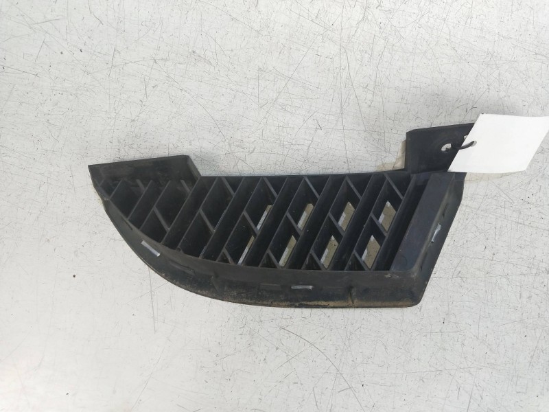 Recambio de rejilla delantera para mitsubishi colt berlina 3 (cz) czt referencia OEM IAM   
