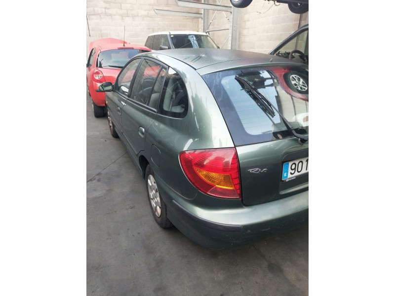 kia rio del año 2000