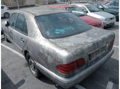 mercedes clase e (w210) berlina diesel del año 1998 2