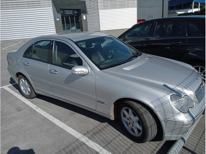 mercedes clase c (w203) berlina del año 2001