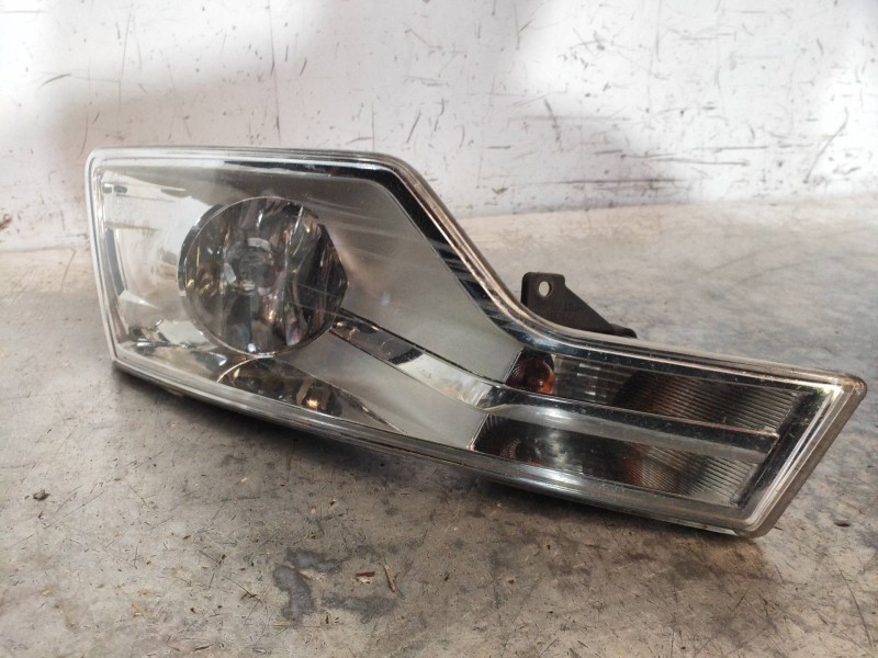 Recambio de faro antiniebla izquierdo para citroen c5 berlina exclusive referencia OEM IAM 27156100 27156300 