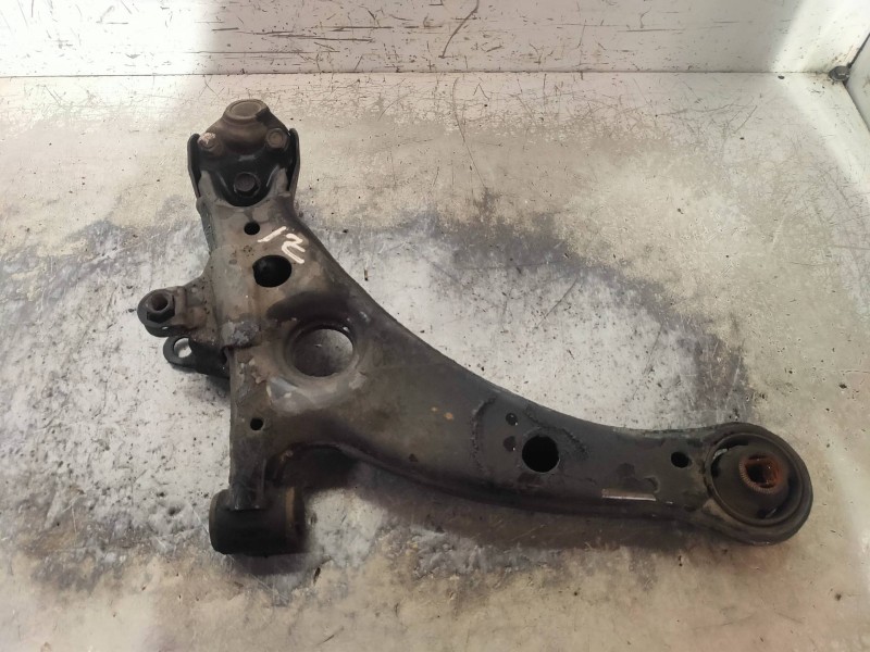 Recambio de brazo suspension inferior delantero izquierdo para toyota avensis berlina (t 22) 1.6 tempus (4-ptas.) referencia OEM