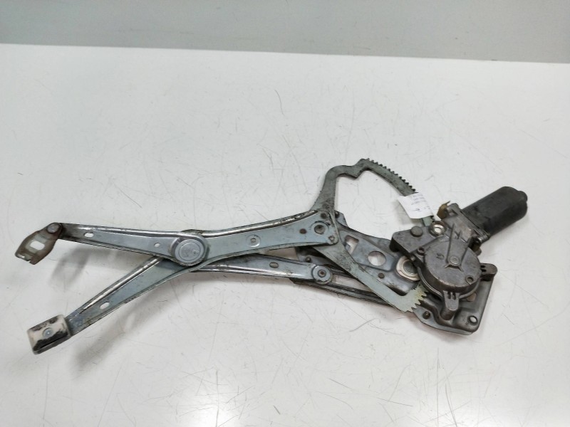 Recambio de elevalunas delantero izquierdo para mercedes clase c (w202) berlina 250 diesel (202.125) referencia OEM IAM 19302710