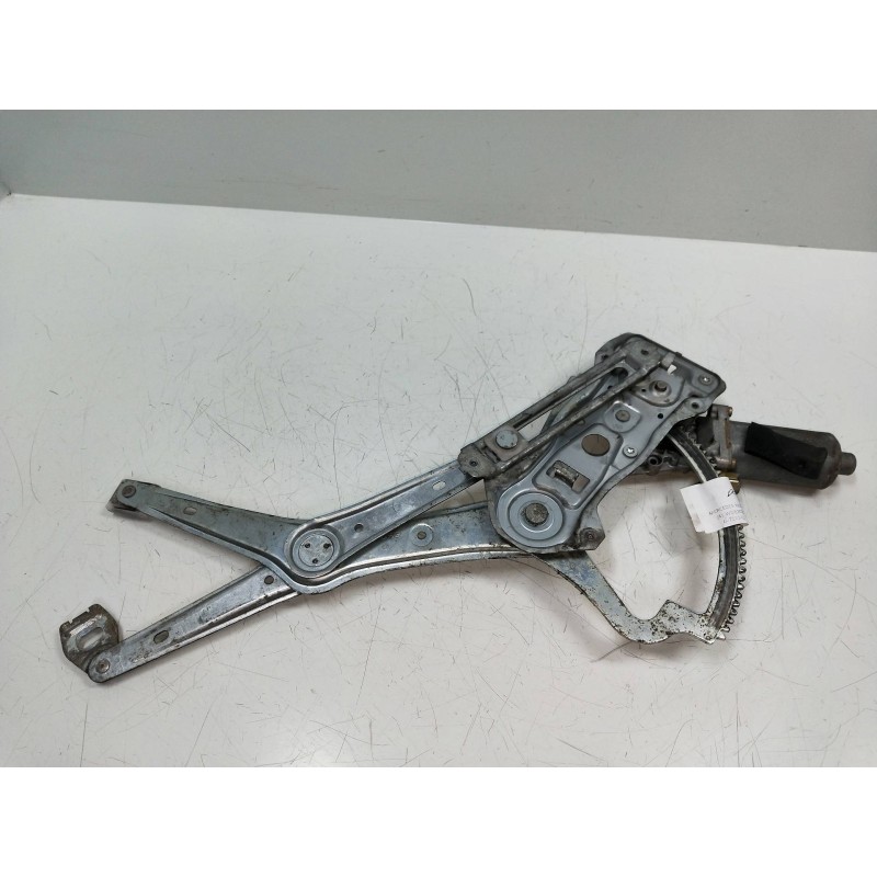 Recambio de elevalunas delantero izquierdo para mercedes clase c (w202) berlina 250 diesel (202.125) referencia OEM IAM 19302710