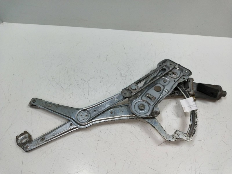 Recambio de elevalunas delantero izquierdo para mercedes clase c (w202) berlina 250 diesel (202.125) referencia OEM IAM 19302710