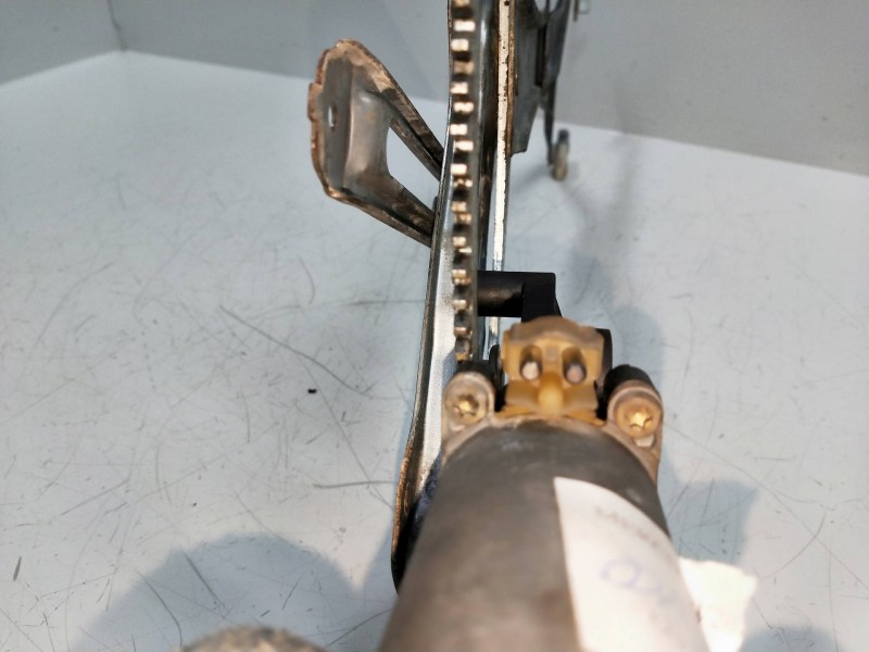 Recambio de elevalunas delantero derecho para mercedes clase c (w202) berlina 2.5 20v turbodiesel cat referencia OEM IAM 1930281