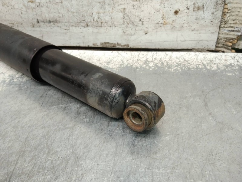 Recambio de amortiguador trasero derecho para kia soul diva referencia OEM IAM 553002K300  